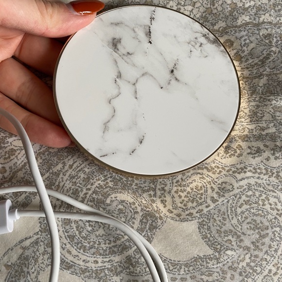 Ideal of Sweden Wireless Qi Charger - Picture 7 of 9